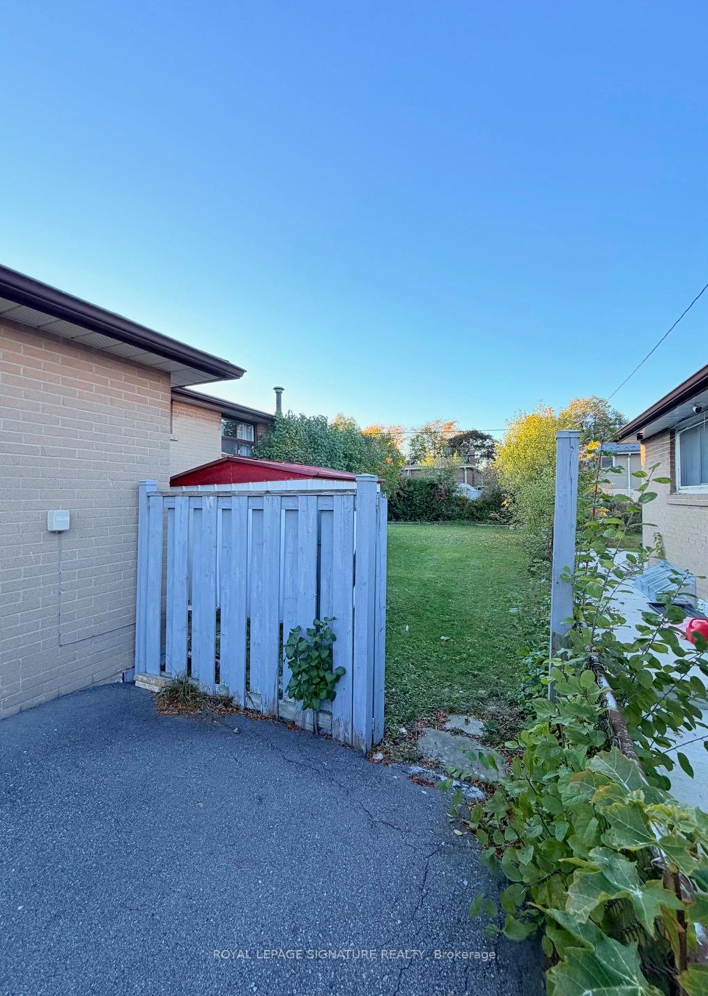 Photo 34 of 25 Birchbank Road, Brampton, Avondale — HOMEH