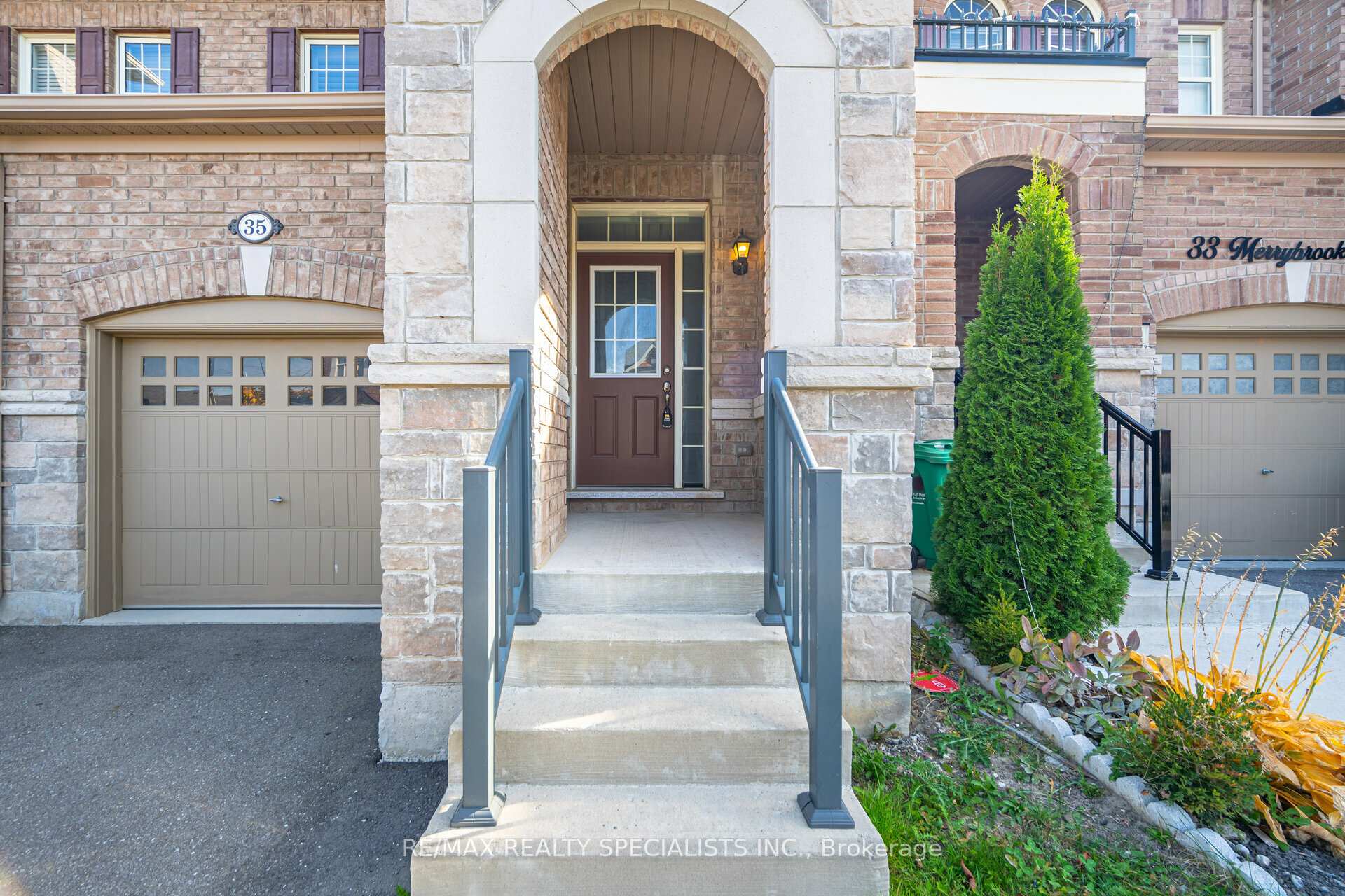 Photo 3 of 35 Merrybrook Trail, Brampton, Brampton North — HOMEH