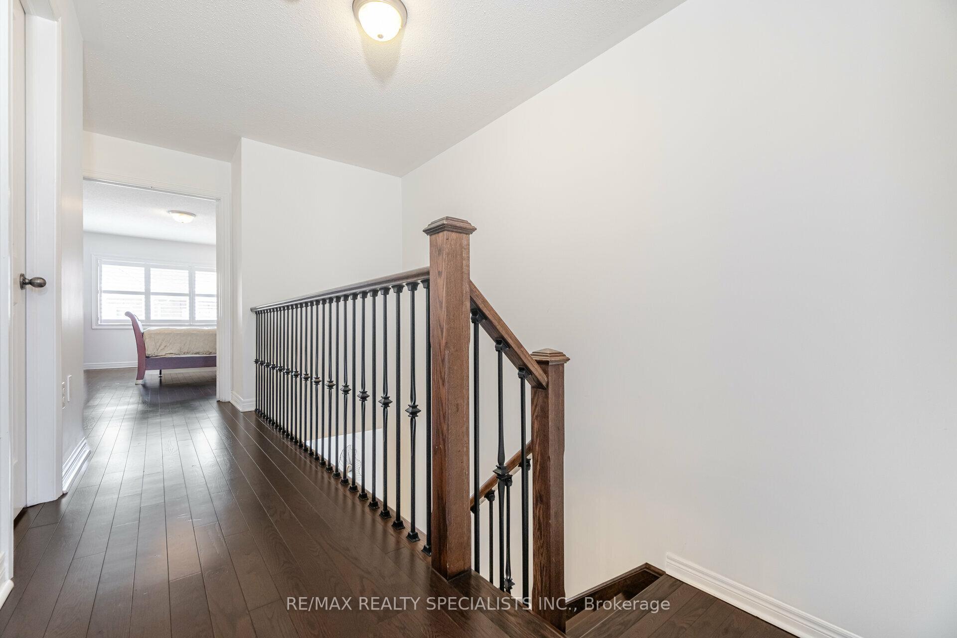 Photo 15 of 35 Merrybrook Trail, Brampton, Brampton North — HOMEH