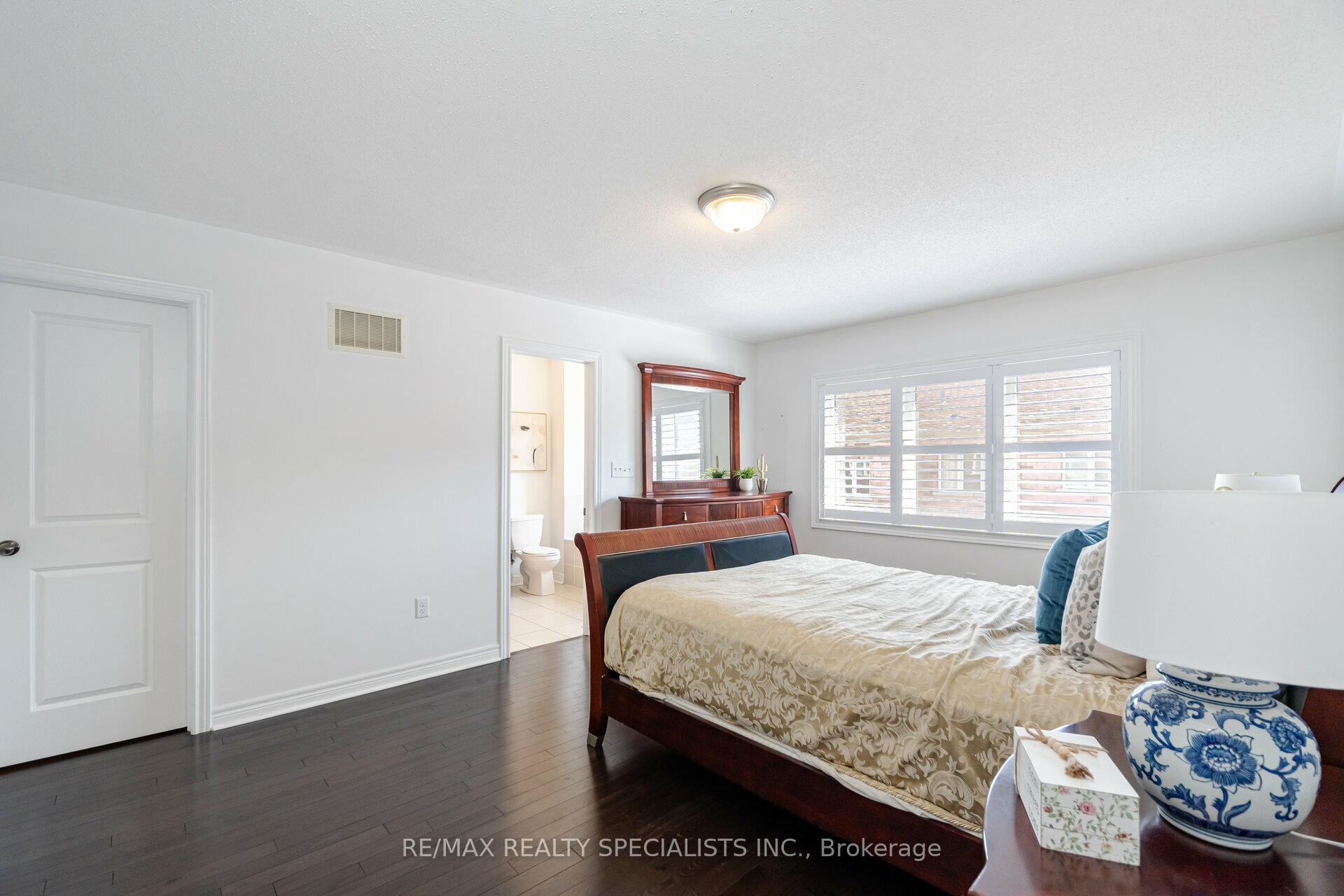 Photo 17 of 35 Merrybrook Trail, Brampton, Brampton North — HOMEH