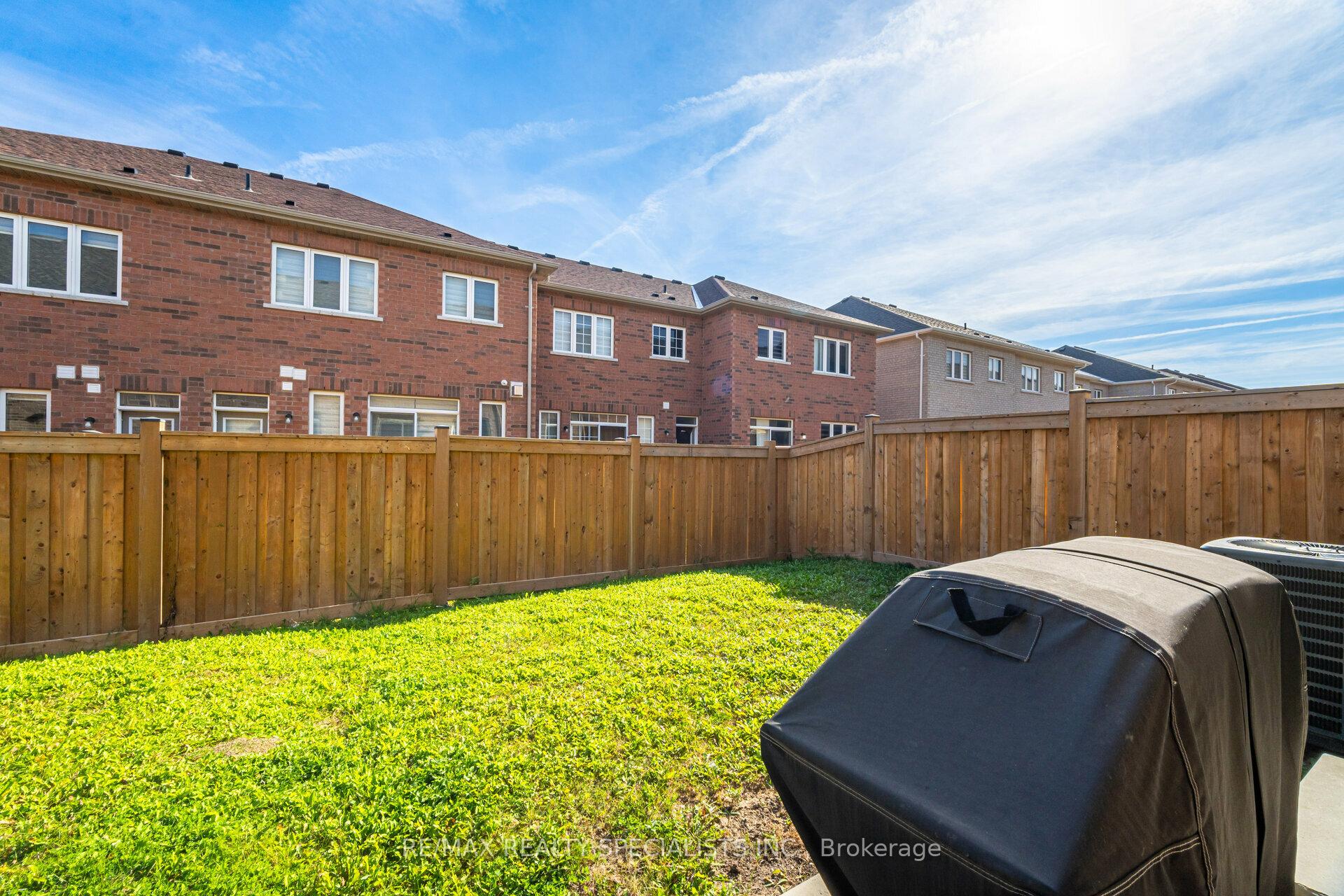 Photo 31 of 35 Merrybrook Trail, Brampton, Brampton North — HOMEH