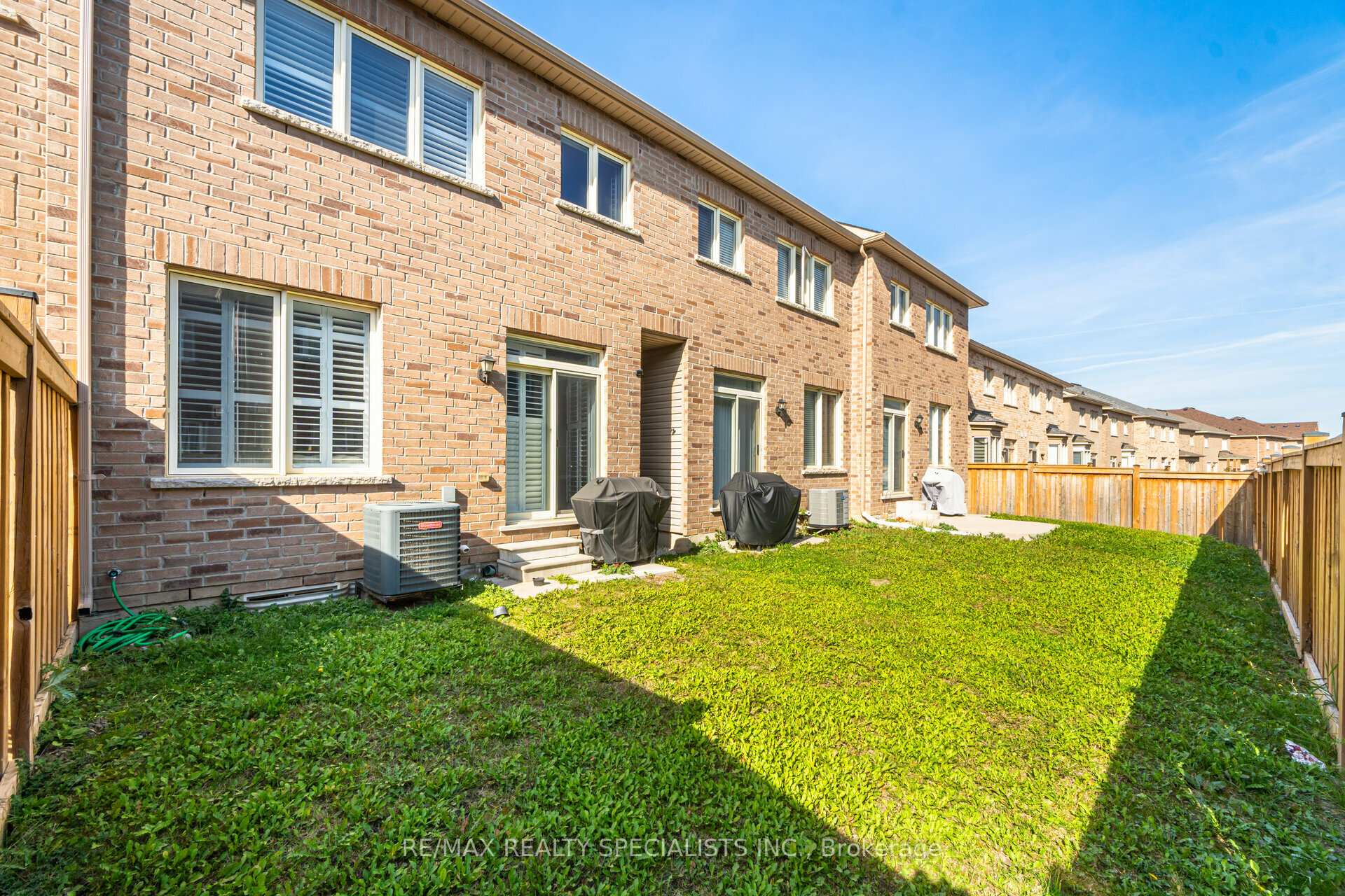 Photo 33 of 35 Merrybrook Trail, Brampton, Brampton North — HOMEH