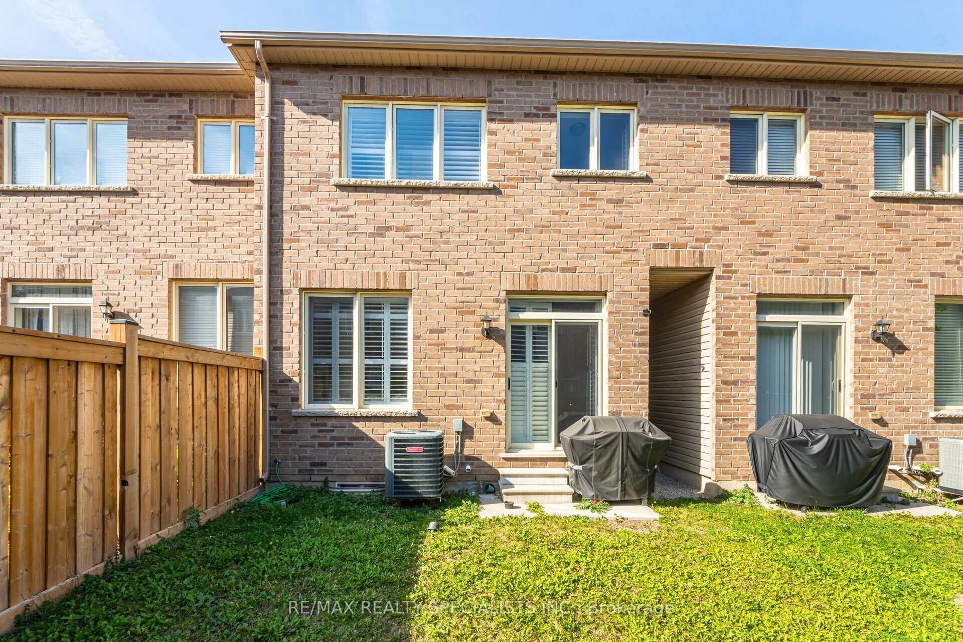 Photo 35 of 35 Merrybrook Trail, Brampton, Brampton North — HOMEH