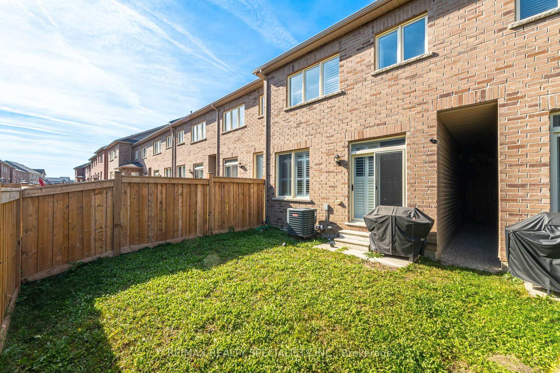Photo 34 of 35 Merrybrook Trail, Brampton, Brampton North — HOMEH