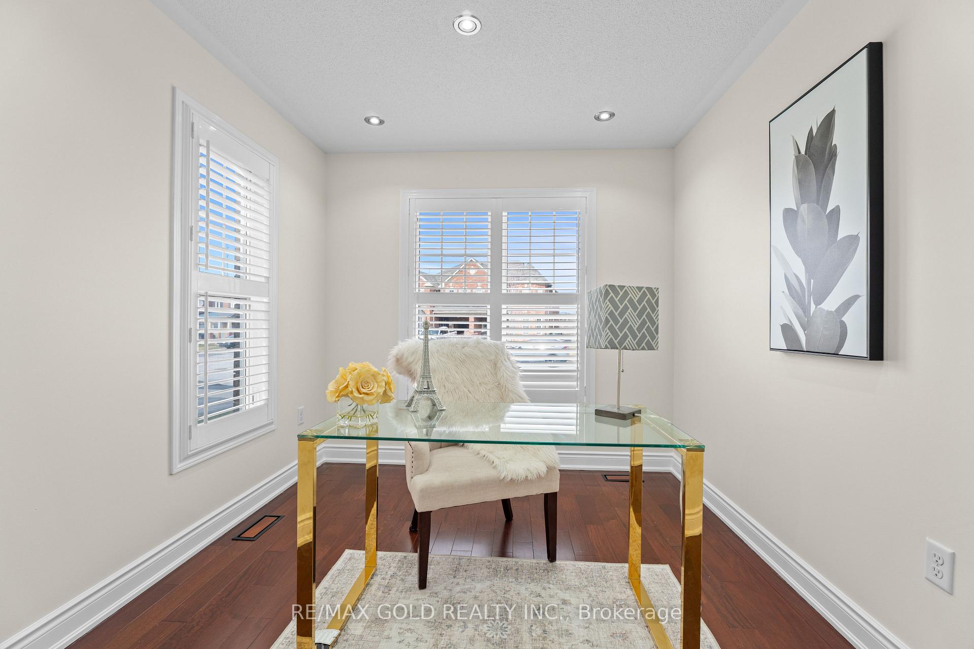 Photo 2 of 18 Apple Valley Way, Brampton, Bram East — HOMEH