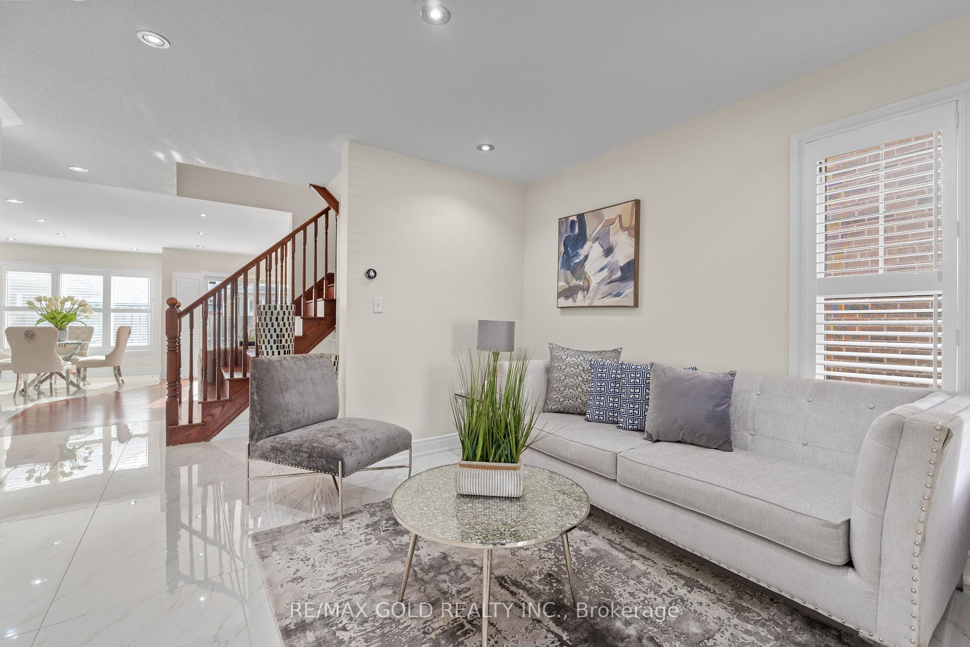 Photo 3 of 18 Apple Valley Way, Brampton, Bram East — HOMEH