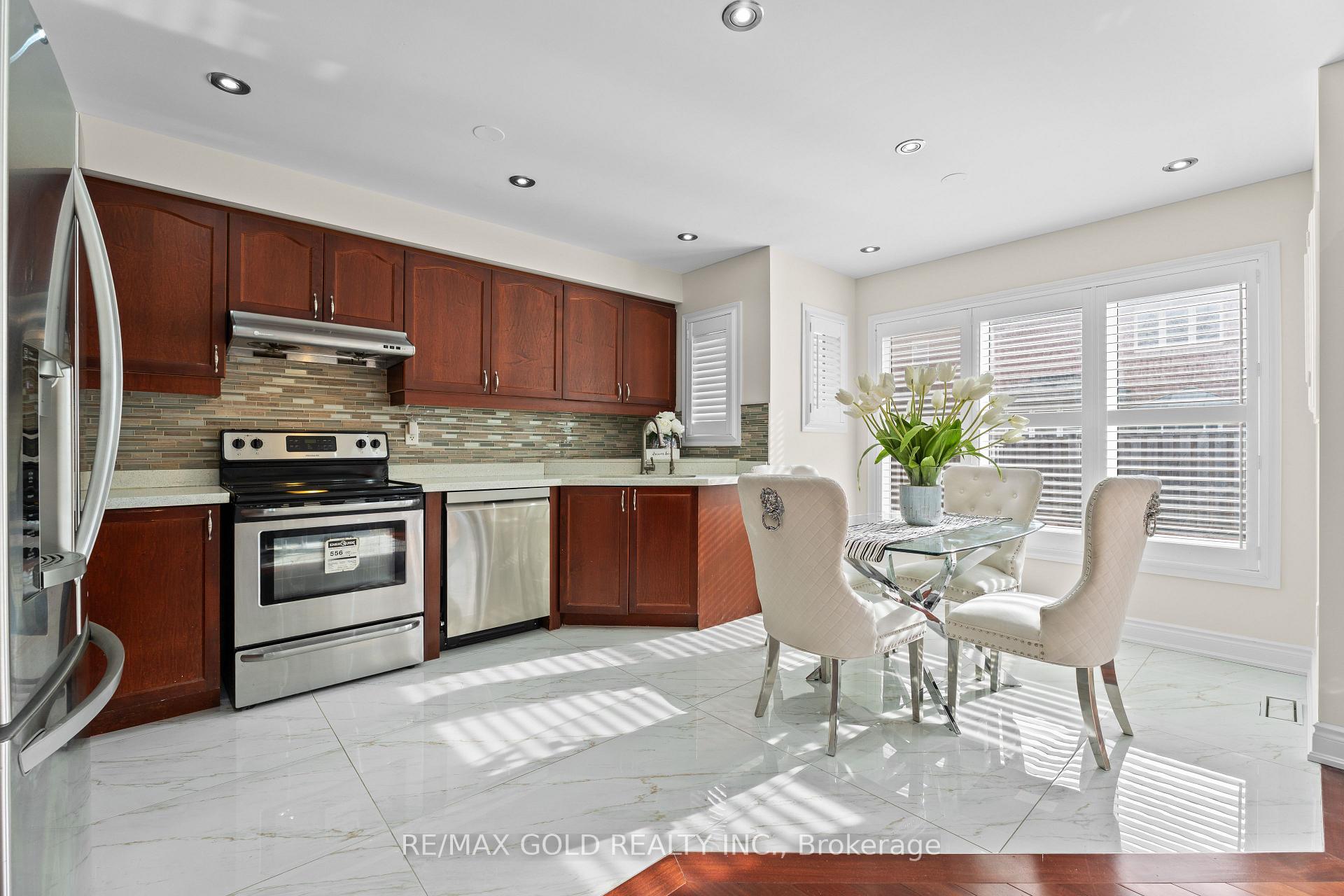 Photo 7 of 18 Apple Valley Way, Brampton, Bram East — HOMEH