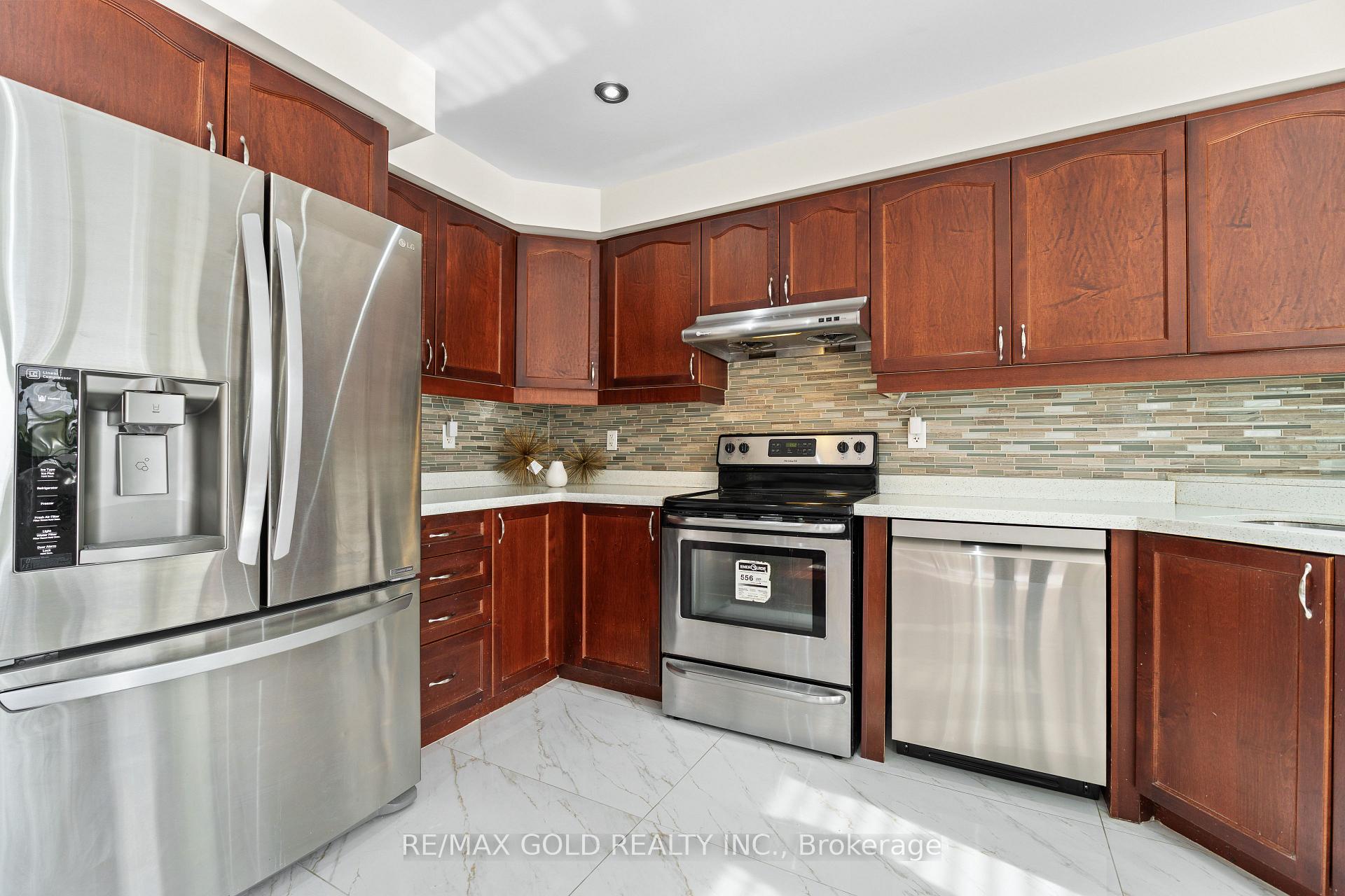 Photo 6 of 18 Apple Valley Way, Brampton, Bram East — HOMEH
