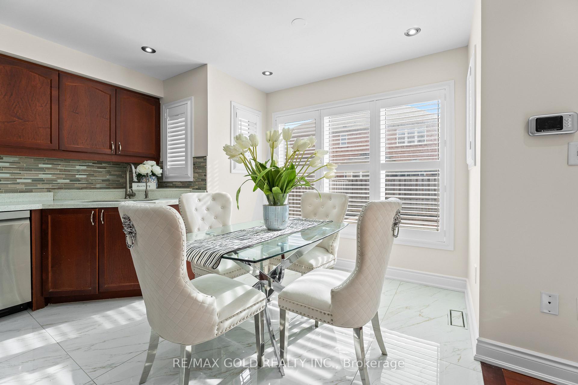 Photo 8 of 18 Apple Valley Way, Brampton, Bram East — HOMEH