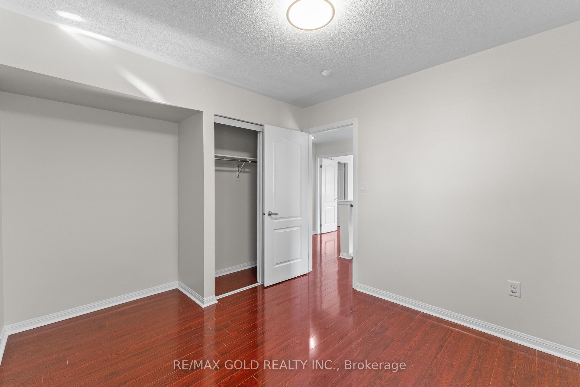 Photo 11 of 18 Apple Valley Way, Brampton, Bram East — HOMEH