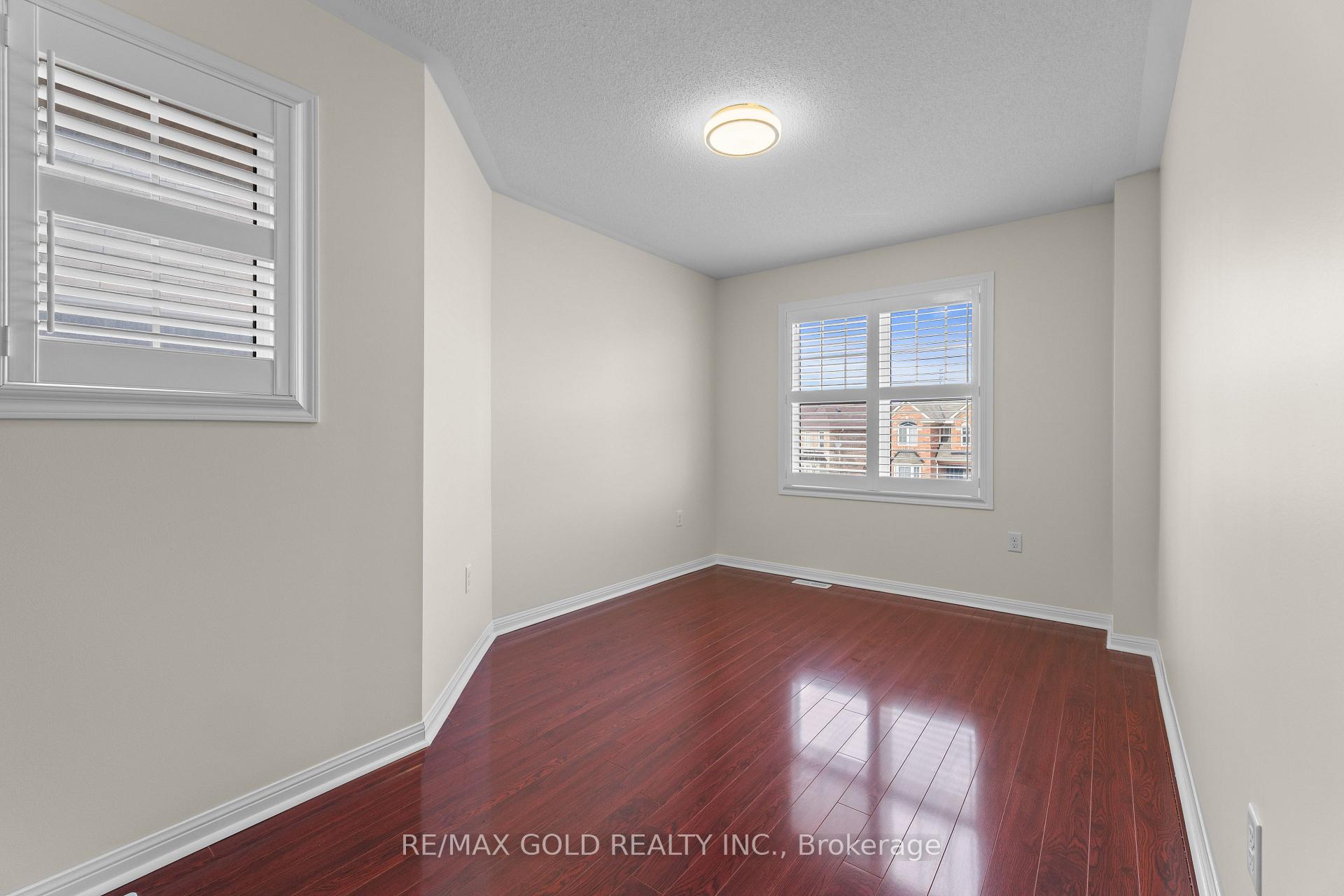 Photo 12 of 18 Apple Valley Way, Brampton, Bram East — HOMEH