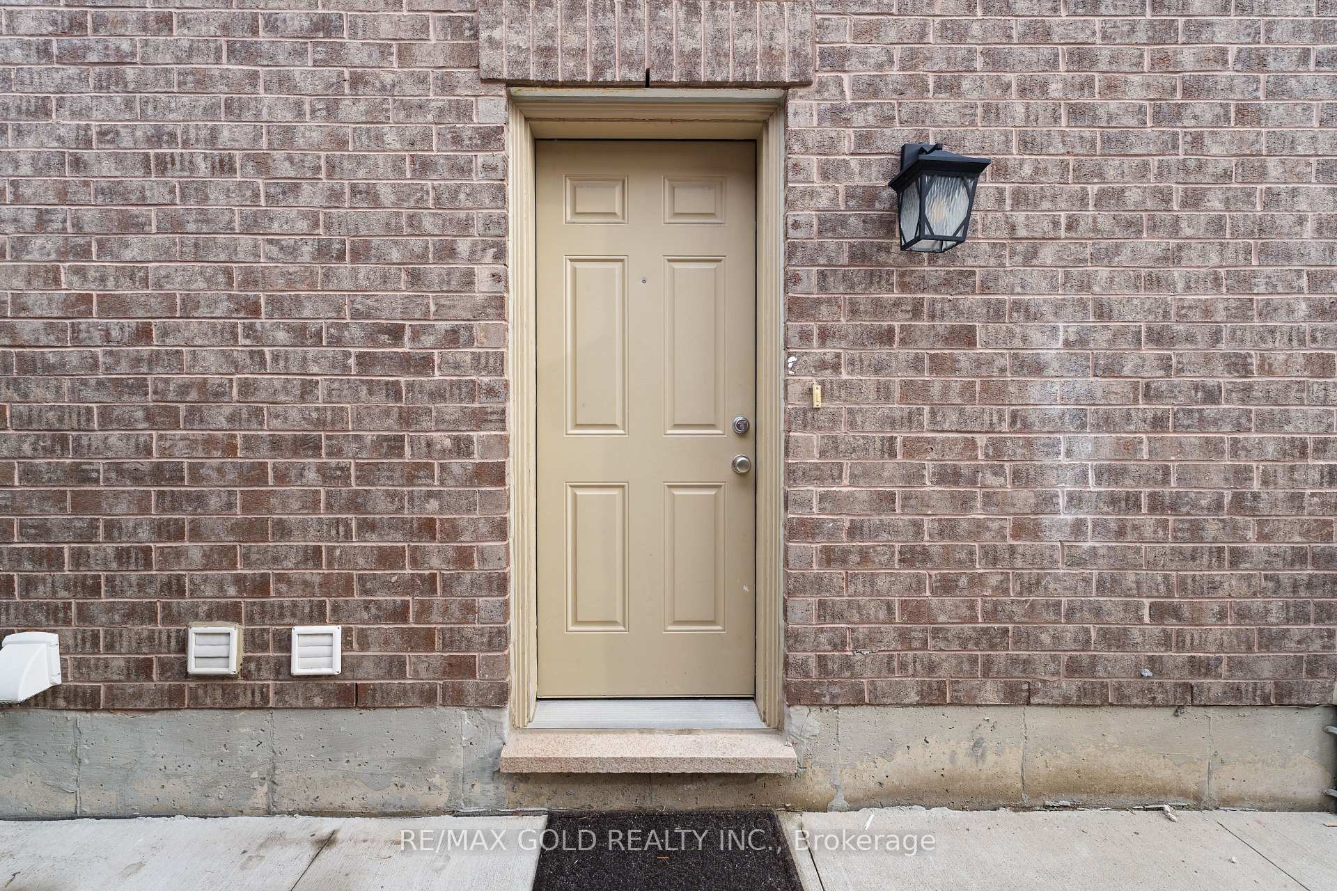 Photo 23 of 18 Apple Valley Way, Brampton, Bram East — HOMEH