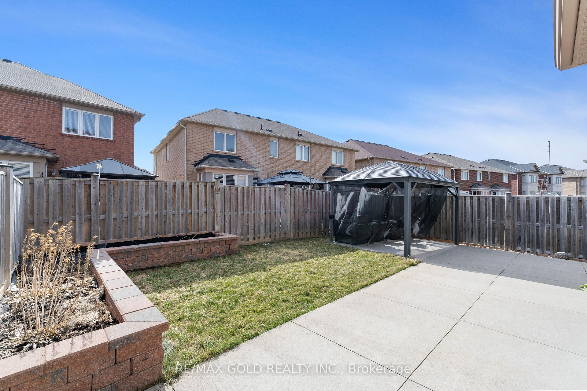 Photo 21 of 18 Apple Valley Way, Brampton, Bram East — HOMEH