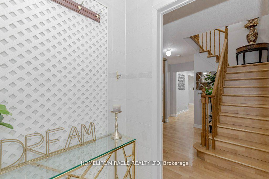 Photo 4 of 66 Ebby Avenue, Brampton, Heart Lake West — HOMEH