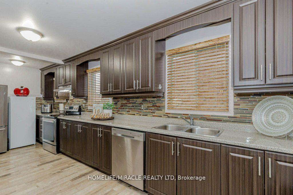 Photo 5 of 66 Ebby Avenue, Brampton, Heart Lake West — HOMEH