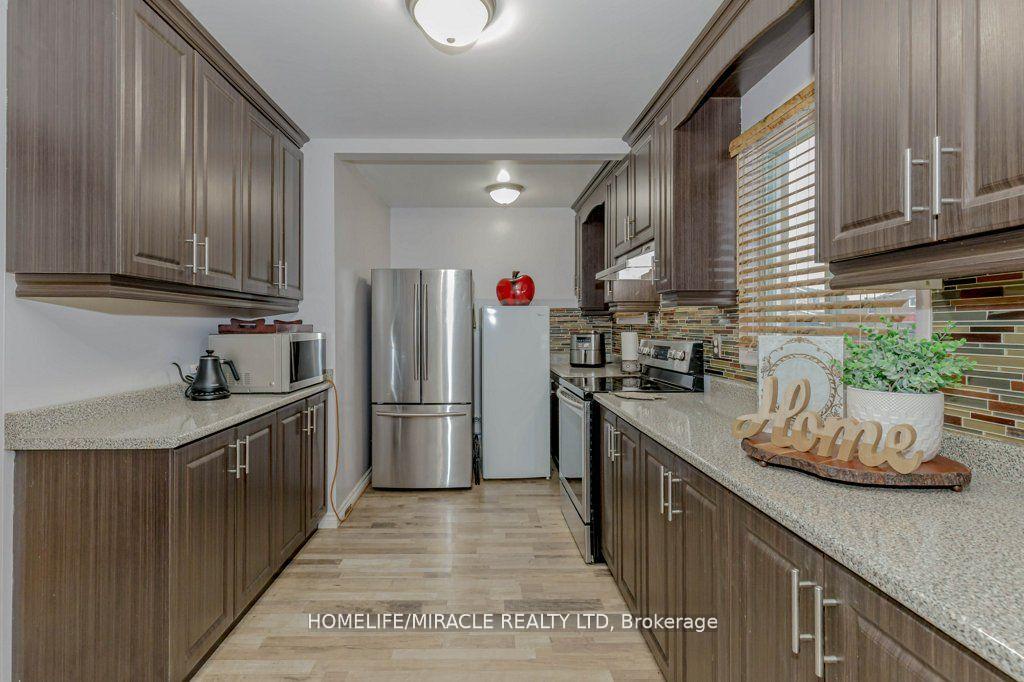 Photo 11 of 66 Ebby Avenue, Brampton, Heart Lake West — HOMEH