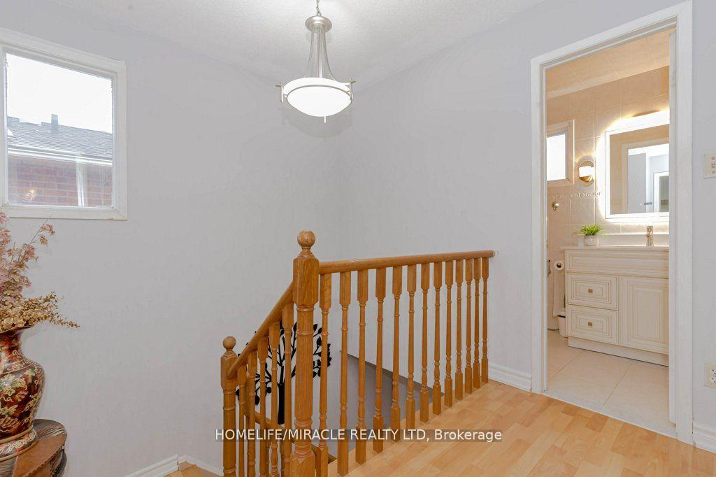 Photo 9 of 66 Ebby Avenue, Brampton, Heart Lake West — HOMEH