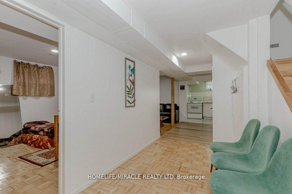 Photo 15 of 66 Ebby Avenue, Brampton, Heart Lake West — HOMEH