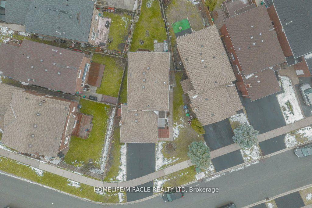 Photo 34 of 66 Ebby Avenue, Brampton, Heart Lake West — HOMEH
