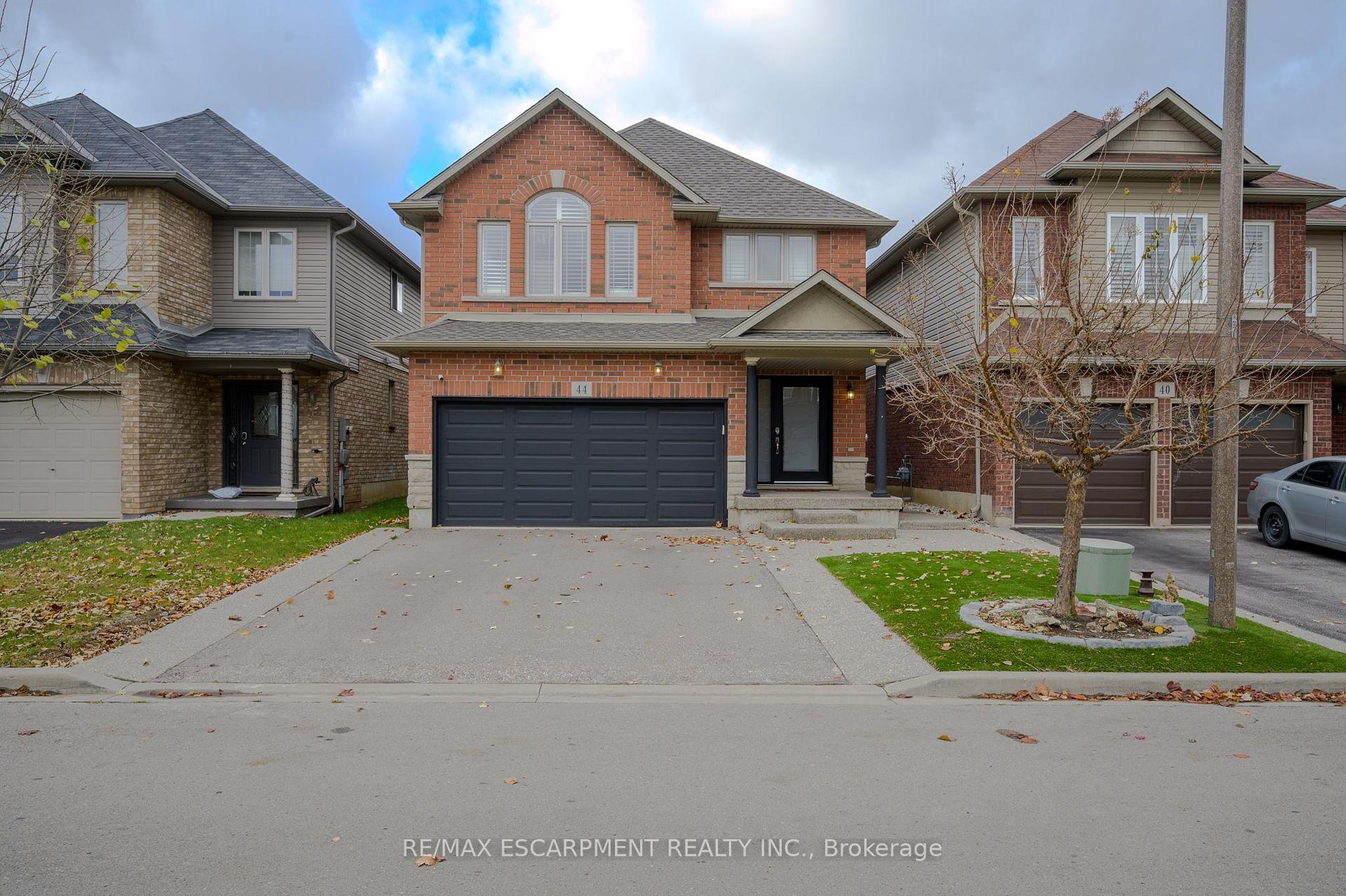 Photo 1 of 44 Pelech Crescent, Hamilton, Stoney Creek Mountain — HOMEH