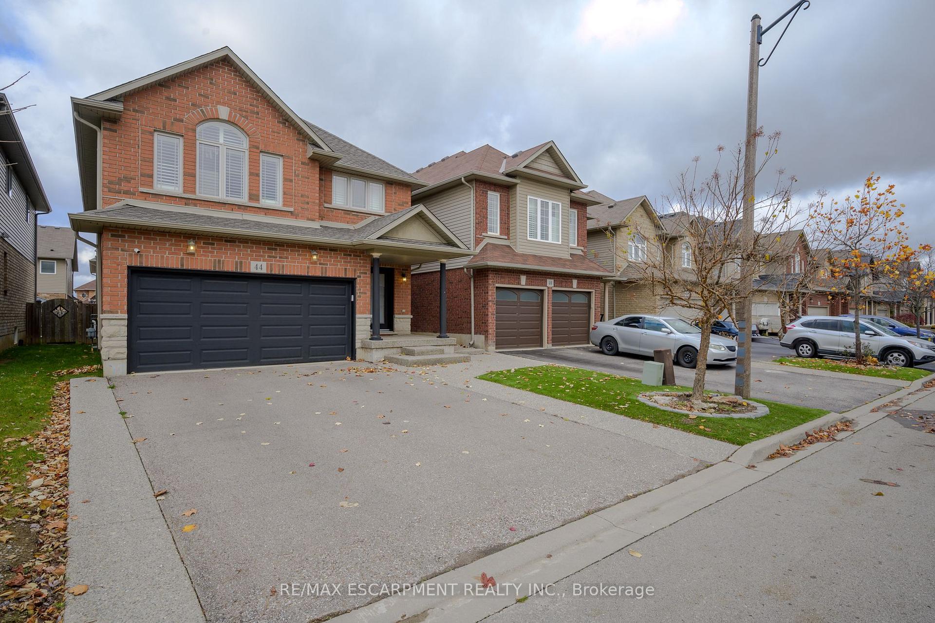 Photo 3 of 44 Pelech Crescent, Hamilton, Stoney Creek Mountain — HOMEH