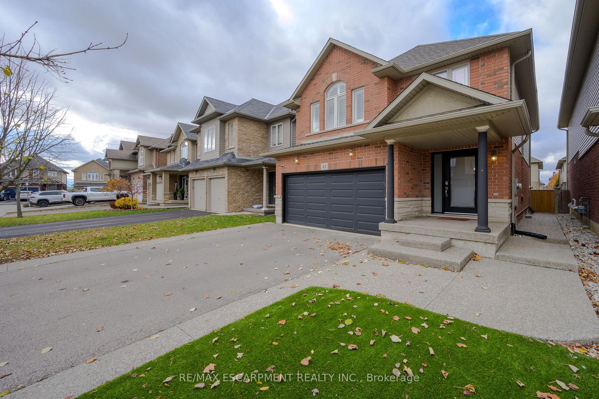 Photo 10 of 44 Pelech Crescent, Hamilton, Stoney Creek Mountain — HOMEH