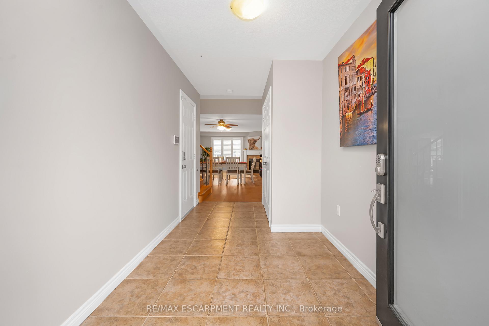 Photo 4 of 44 Pelech Crescent, Hamilton, Stoney Creek Mountain — HOMEH