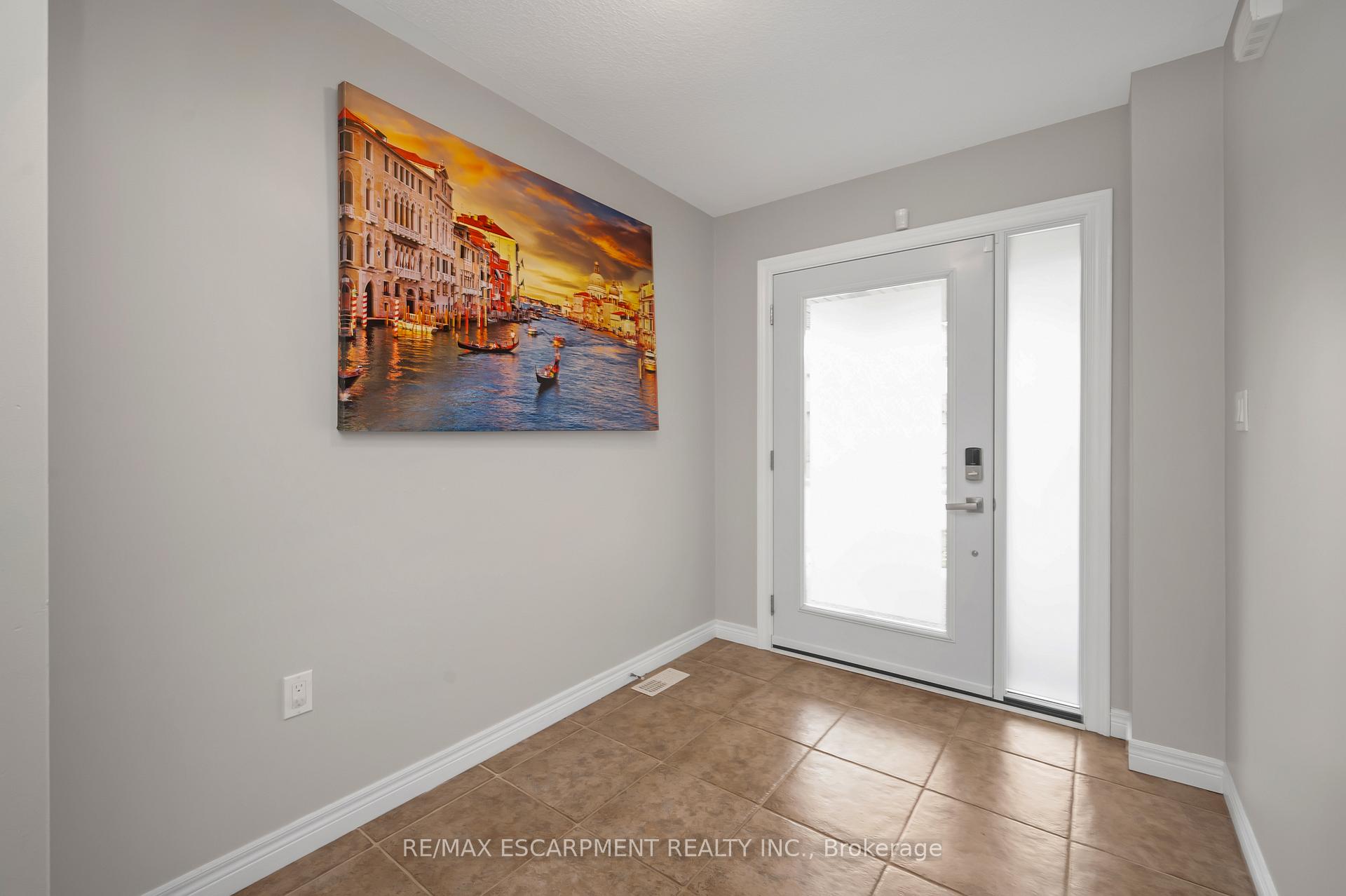 Photo 2 of 44 Pelech Crescent, Hamilton, Stoney Creek Mountain — HOMEH