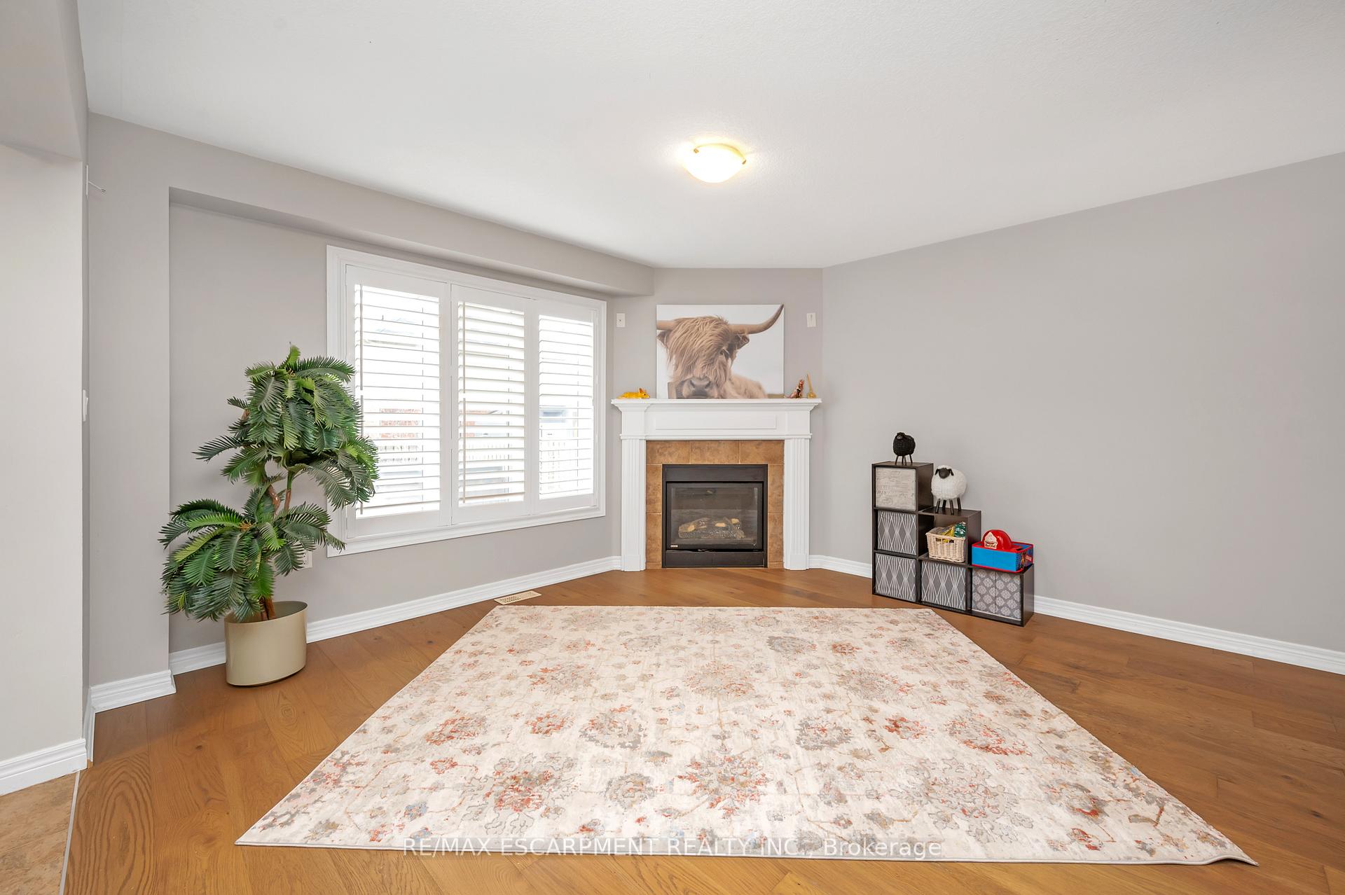 Photo 8 of 44 Pelech Crescent, Hamilton, Stoney Creek Mountain — HOMEH