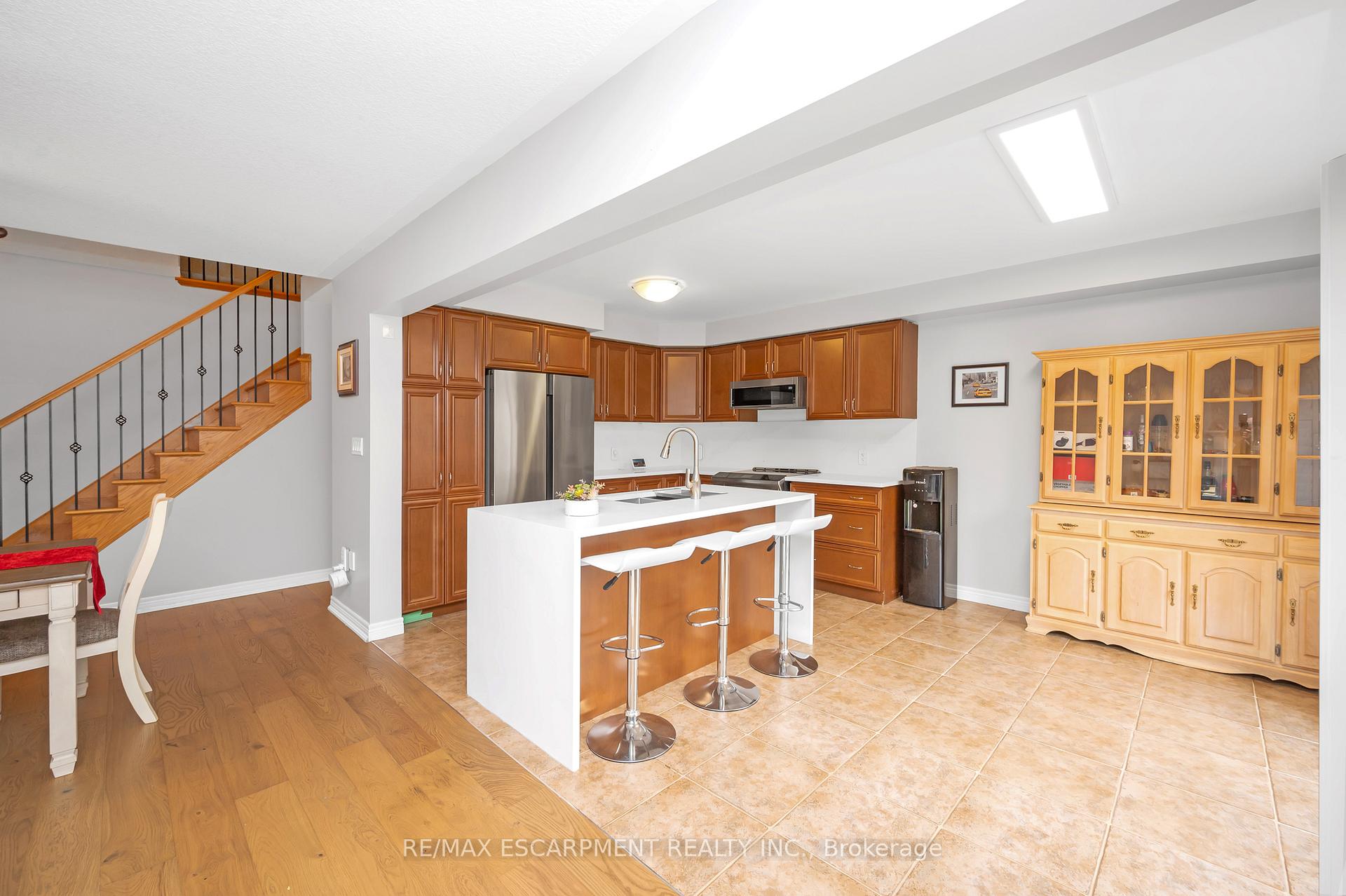 Photo 16 of 44 Pelech Crescent, Hamilton, Stoney Creek Mountain — HOMEH