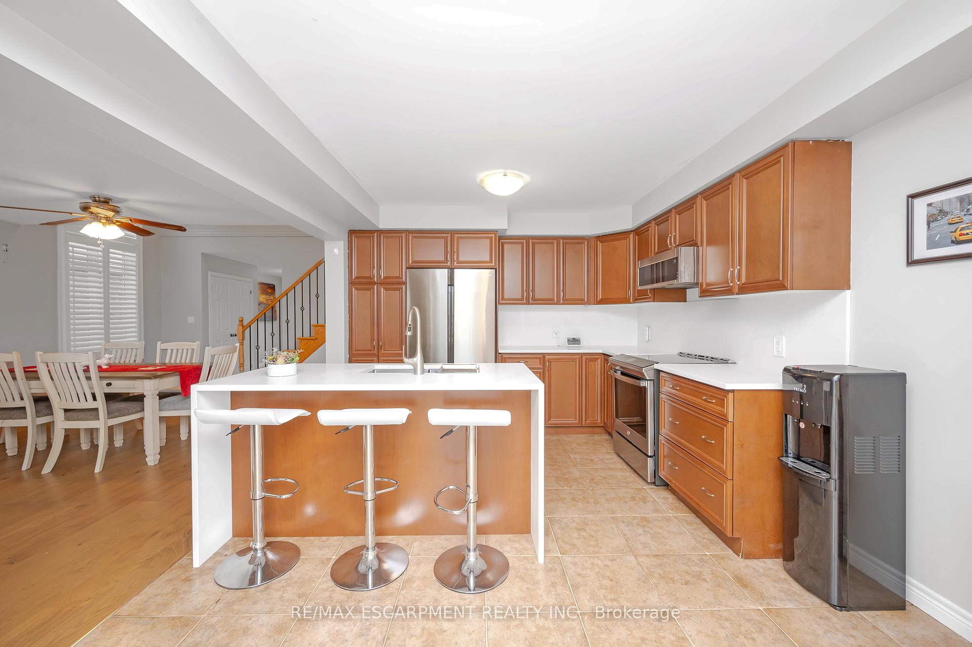 Photo 5 of 44 Pelech Crescent, Hamilton, Stoney Creek Mountain — HOMEH