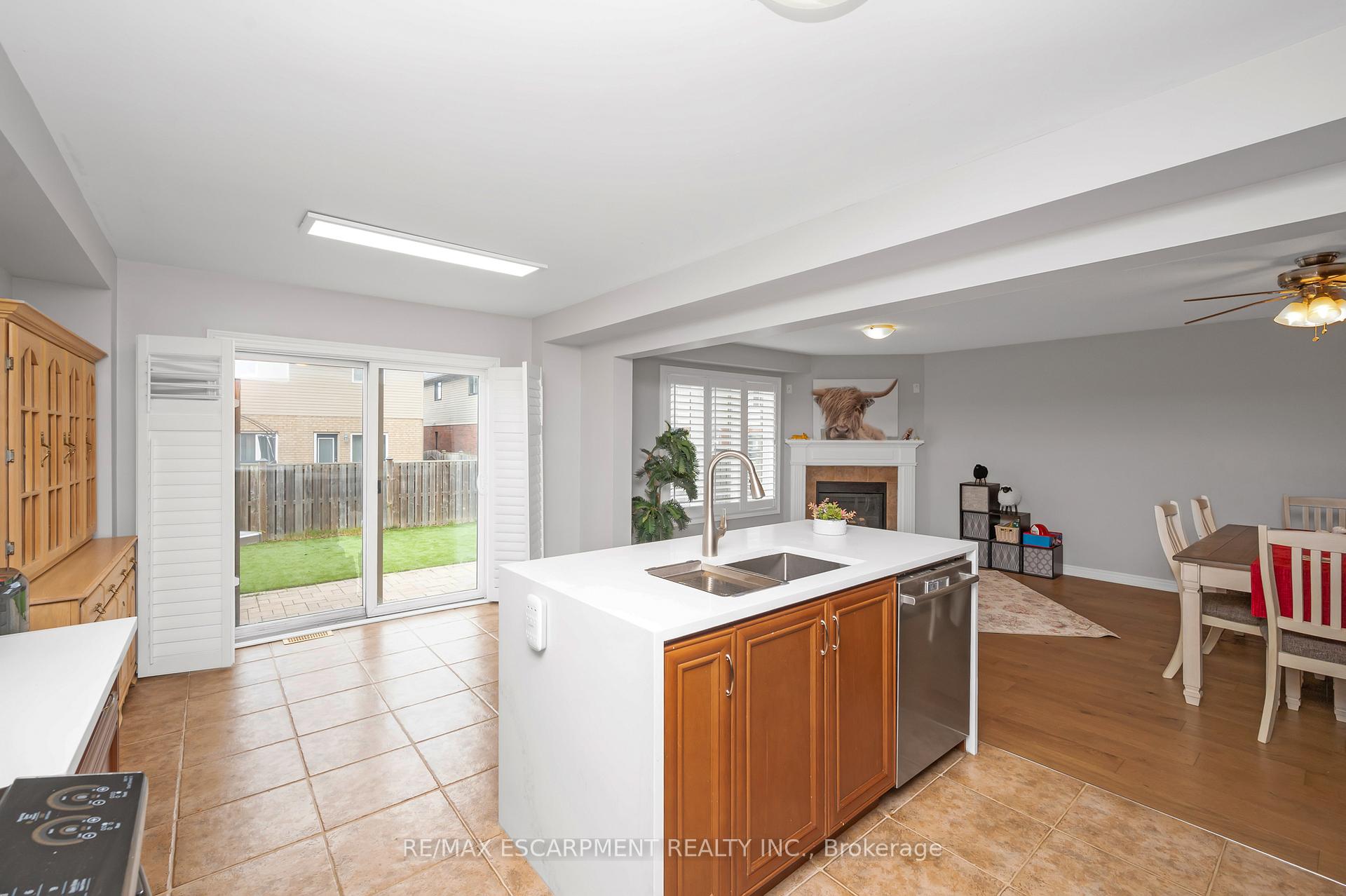 Photo 12 of 44 Pelech Crescent, Hamilton, Stoney Creek Mountain — HOMEH