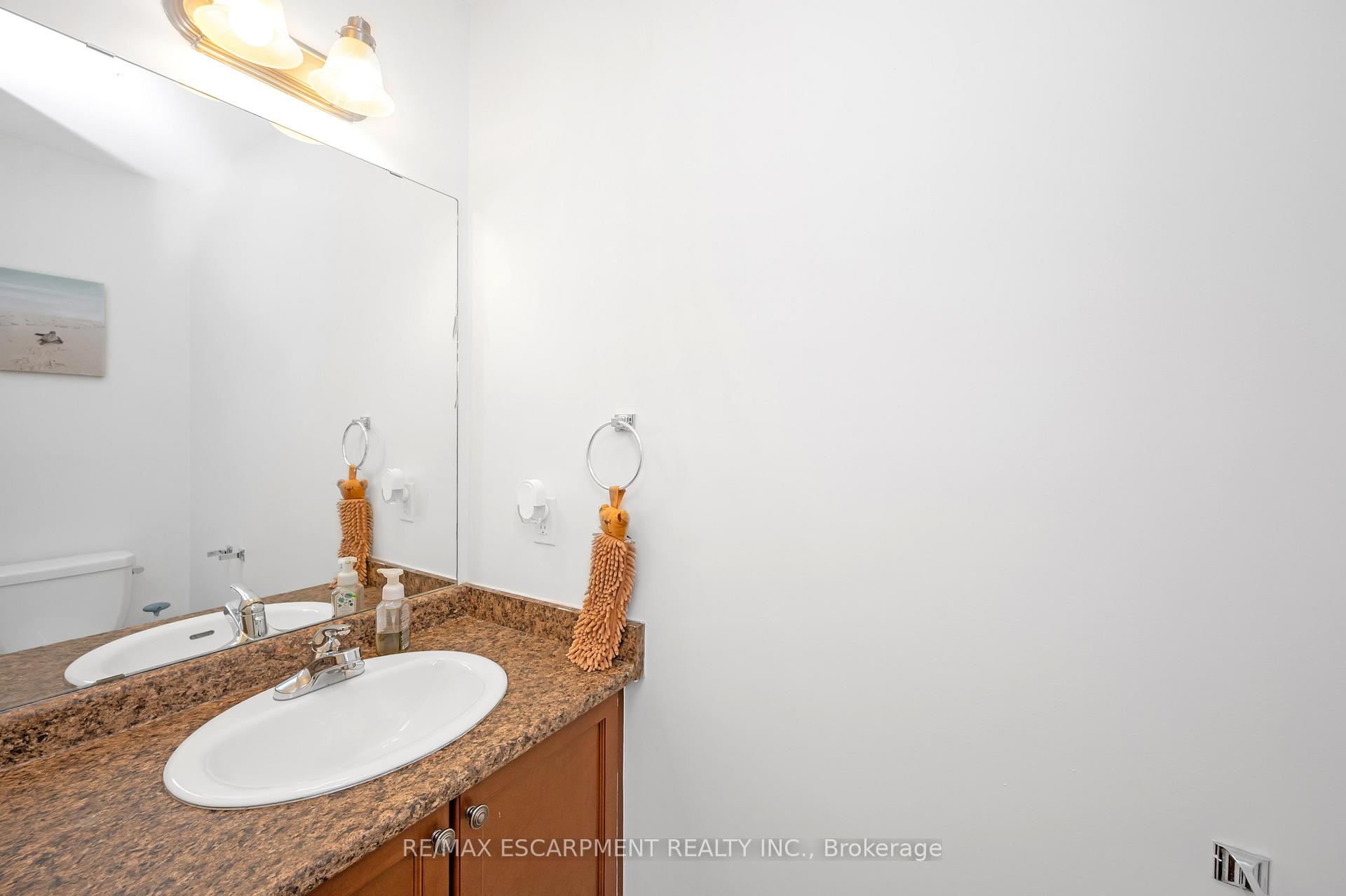 Photo 20 of 44 Pelech Crescent, Hamilton, Stoney Creek Mountain — HOMEH