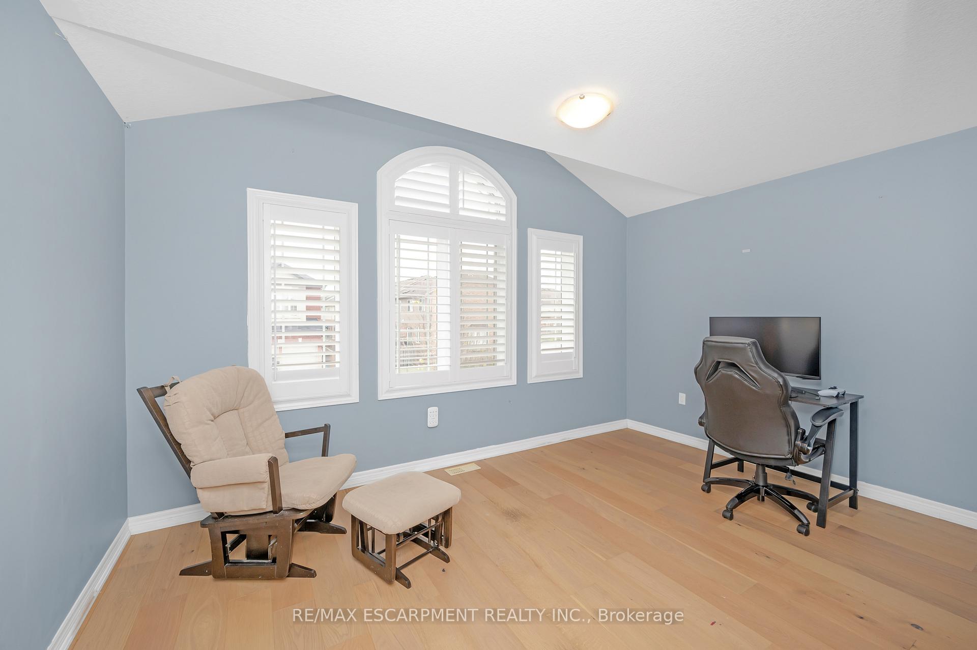 Photo 17 of 44 Pelech Crescent, Hamilton, Stoney Creek Mountain — HOMEH