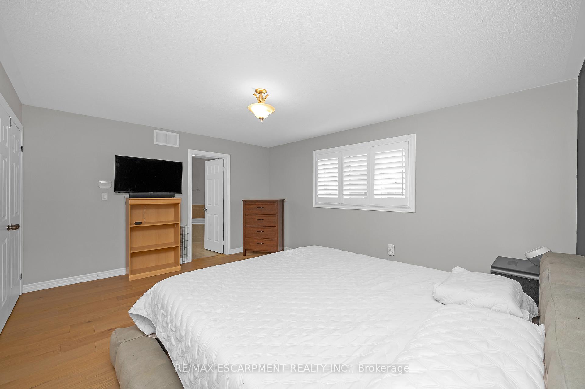 Photo 18 of 44 Pelech Crescent, Hamilton, Stoney Creek Mountain — HOMEH