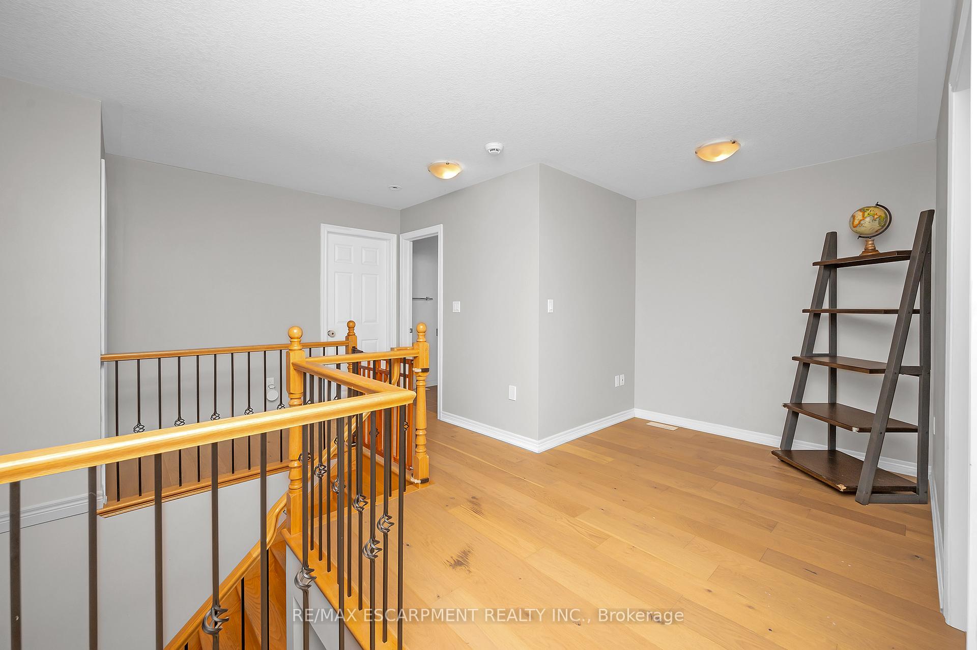 Photo 25 of 44 Pelech Crescent, Hamilton, Stoney Creek Mountain — HOMEH