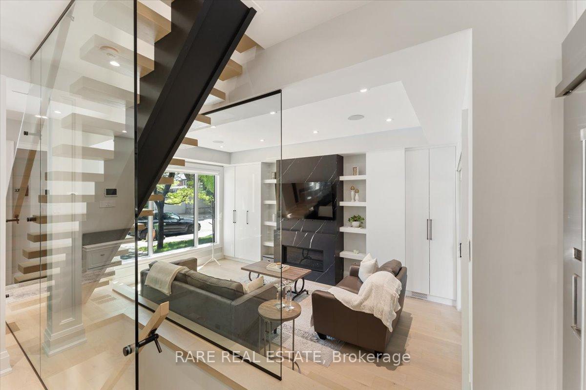 Photo 8 of 1566 Mount Pleasant Road, Toronto, Lawrence Park North — HOMEH
