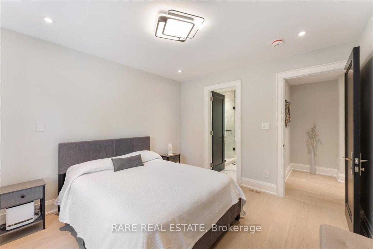 Photo 3 of 1566 Mount Pleasant Road, Toronto, Lawrence Park North — HOMEH