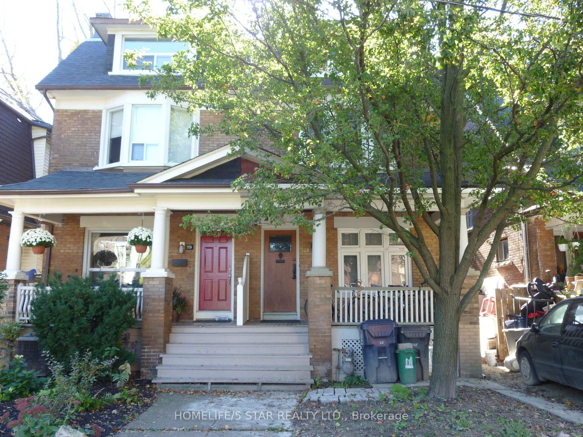 Front of Unit 2, 21 Rusholme Park Crescent