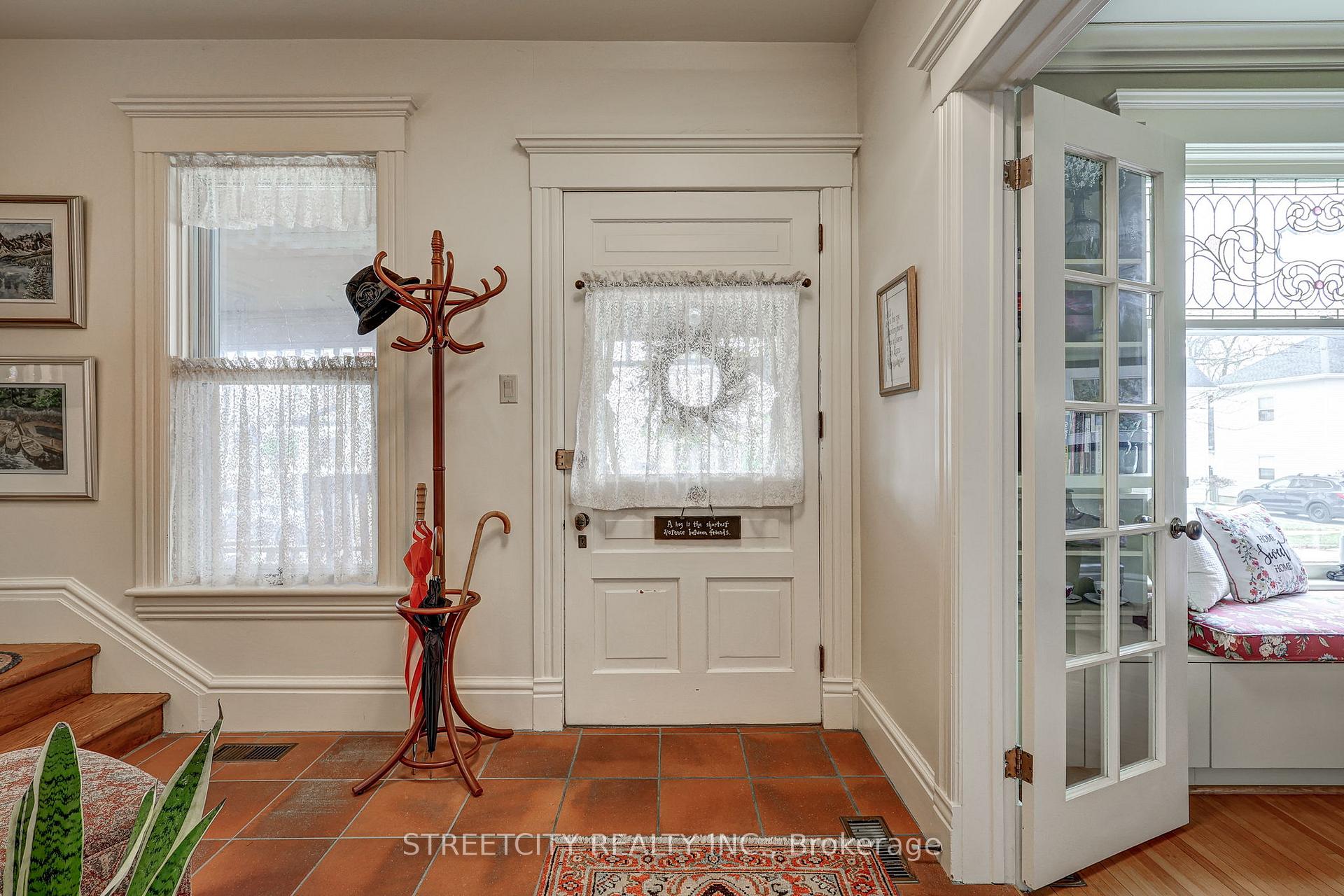 Photo 7 of 19 Prince Albert Street, St. Thomas — HOMEH