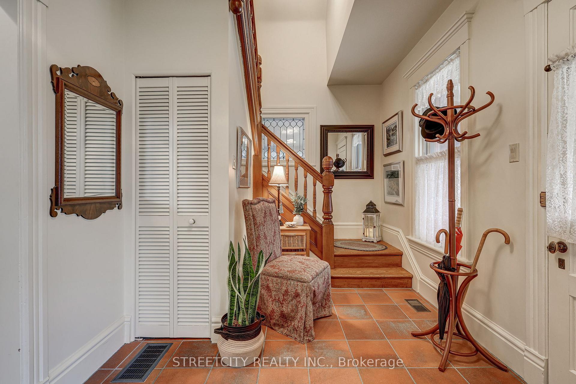 Photo 5 of 19 Prince Albert Street, St. Thomas — HOMEH