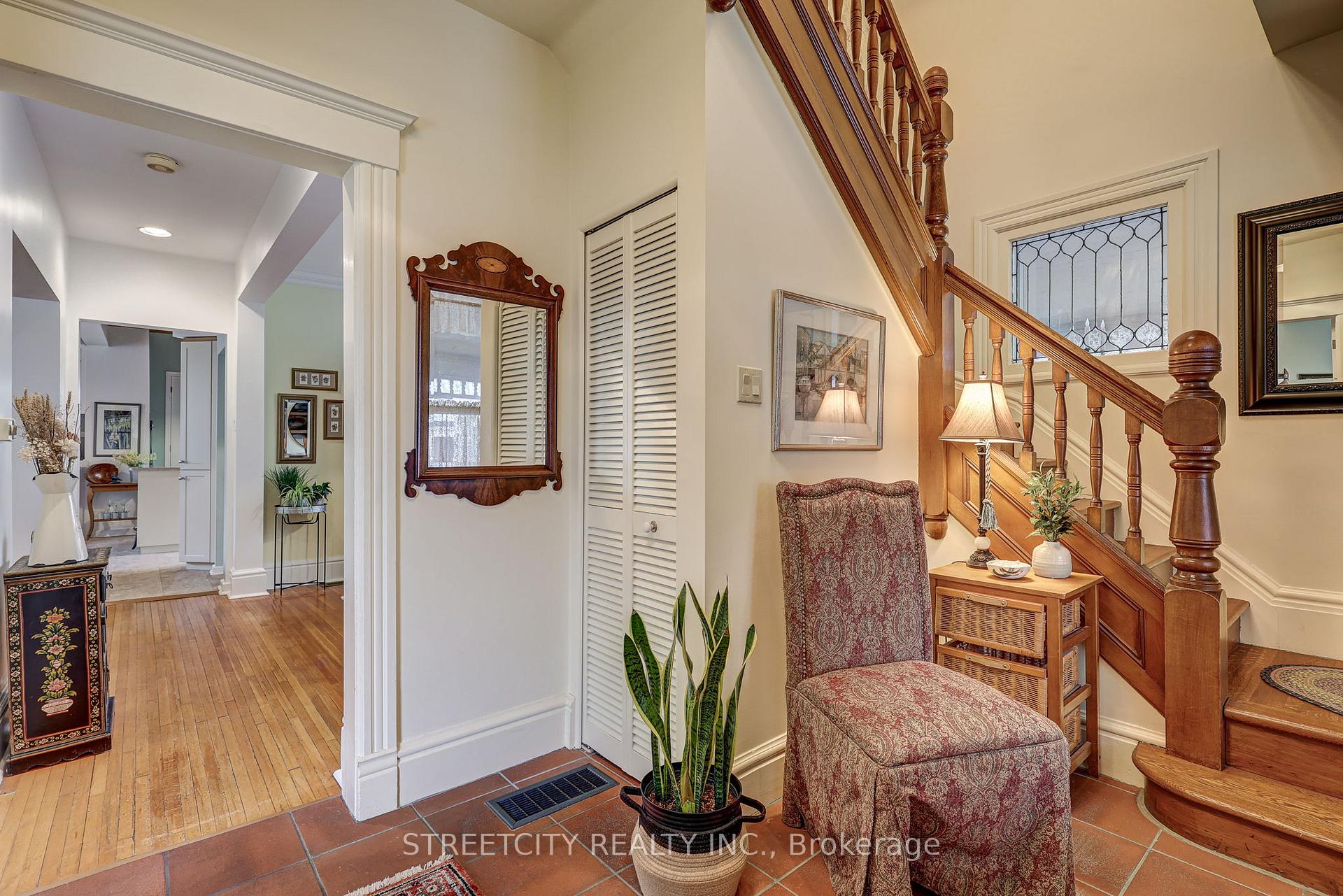 Photo 8 of 19 Prince Albert Street, St. Thomas — HOMEH
