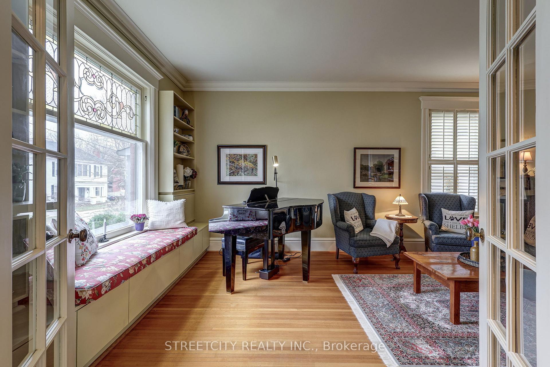 Photo 9 of 19 Prince Albert Street, St. Thomas — HOMEH