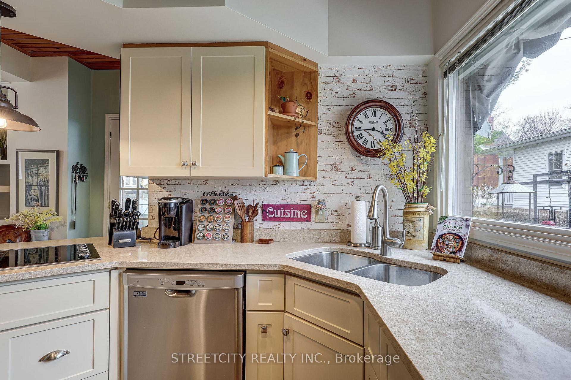 Photo 20 of 19 Prince Albert Street, St. Thomas — HOMEH