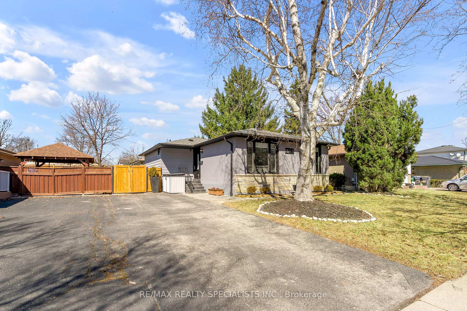 Photo 1 of 16 Kenilworth Road, Brampton, Madoc — HOMEH