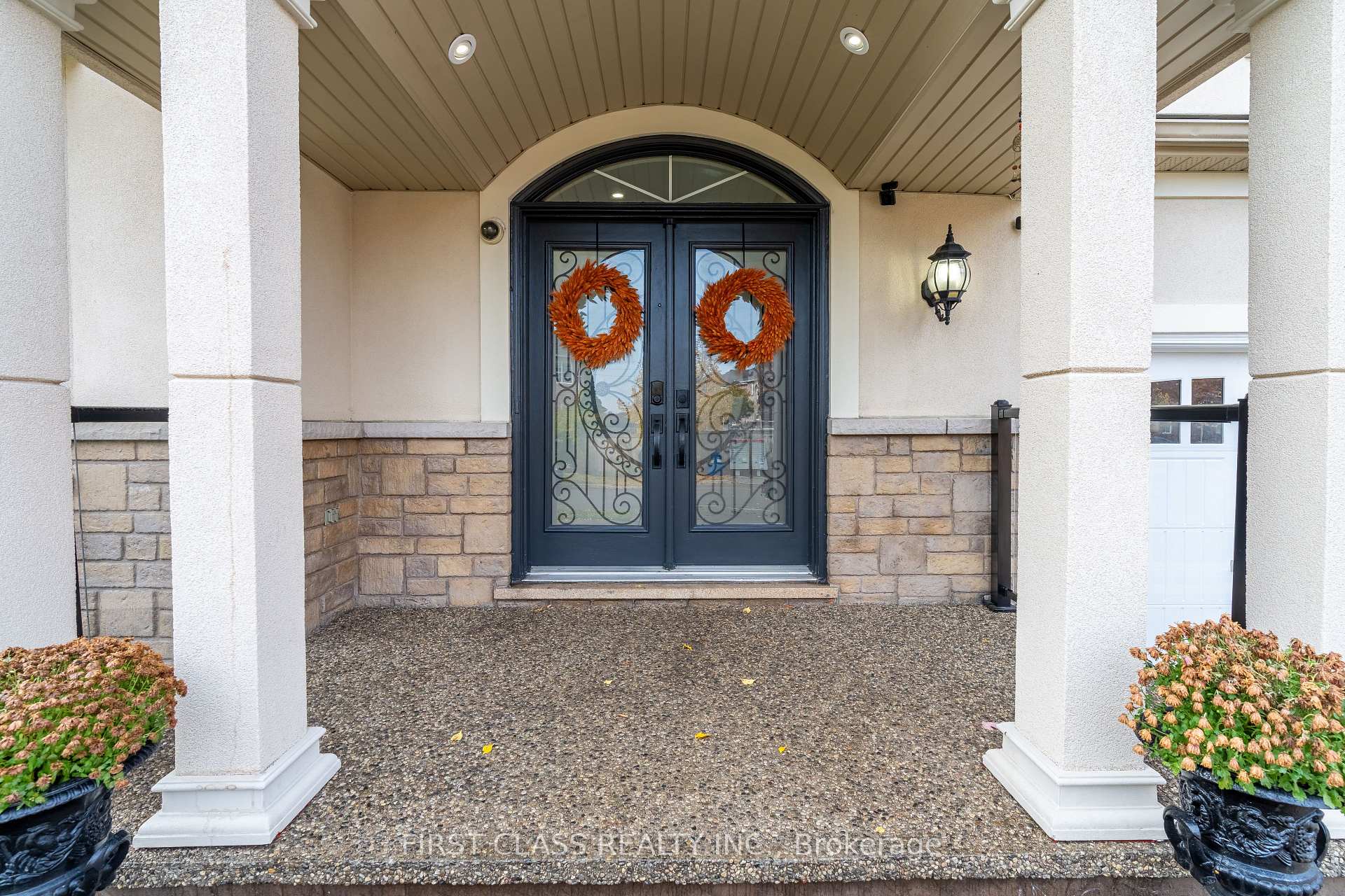 Photo 12 of 26 Pecan Drive, Brampton, Vales of Castlemore — HOMEH