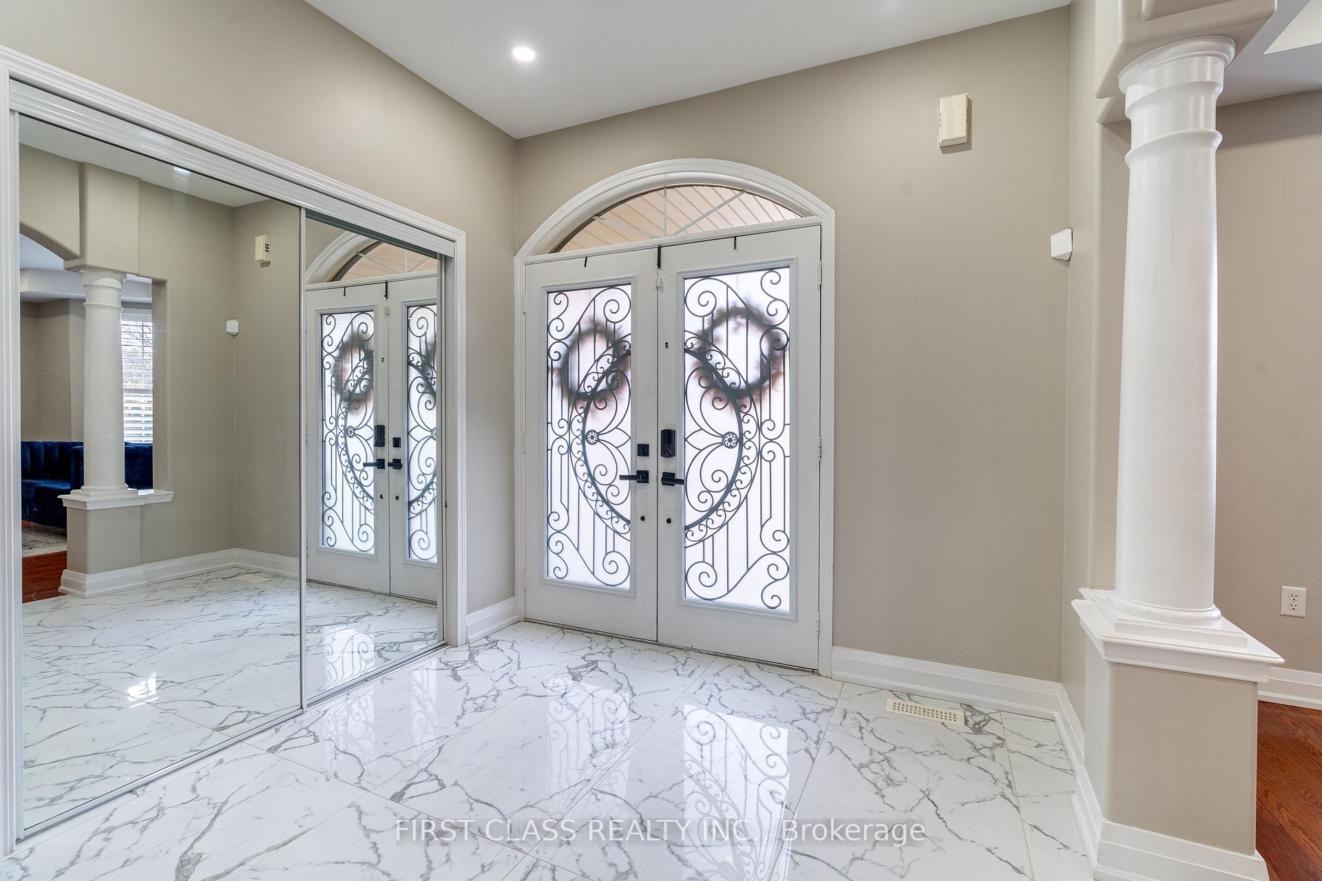 Photo 3 of 26 Pecan Drive, Brampton, Vales of Castlemore — HOMEH