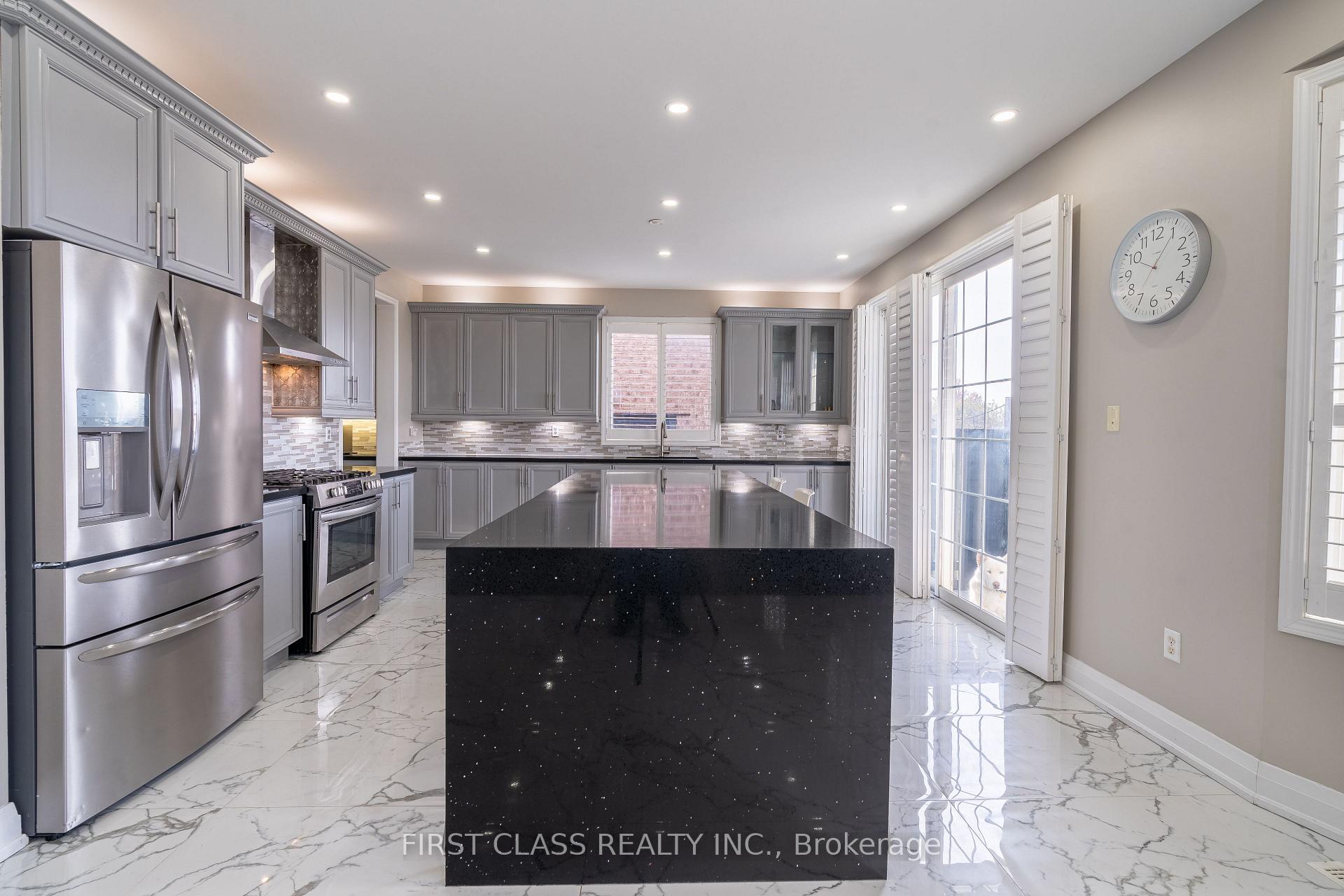 Photo 9 of 26 Pecan Drive, Brampton, Vales of Castlemore — HOMEH