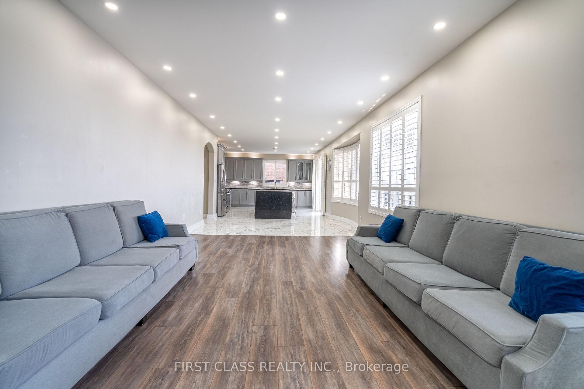 Photo 11 of 26 Pecan Drive, Brampton, Vales of Castlemore — HOMEH