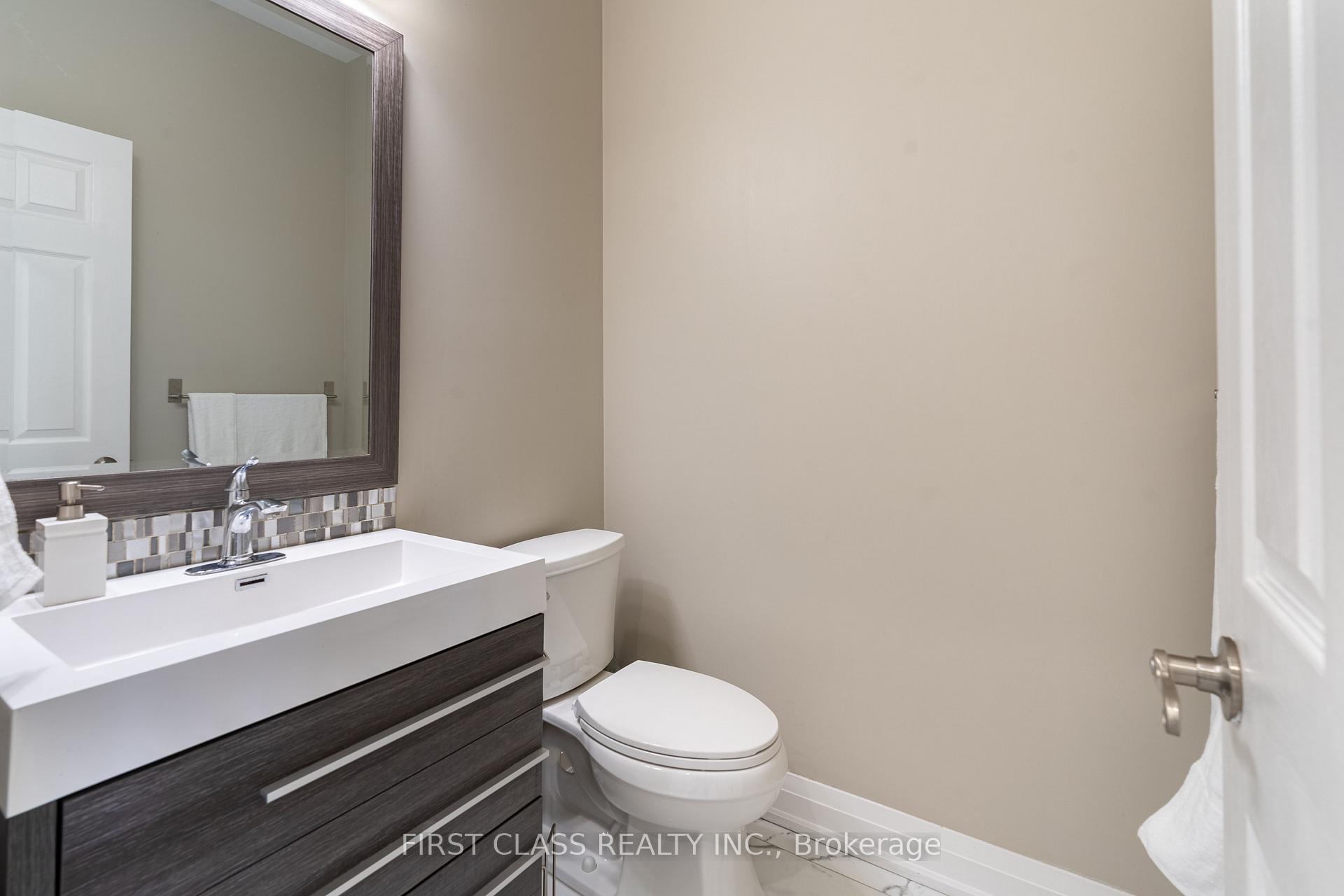 Photo 6 of 26 Pecan Drive, Brampton, Vales of Castlemore — HOMEH